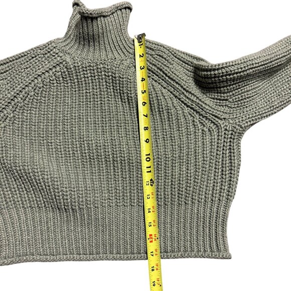 H&M Womens Ribbed Knit Turtleneck Sweater US Small Sage Green Acrylic/Polyester - Picture 5 of 6